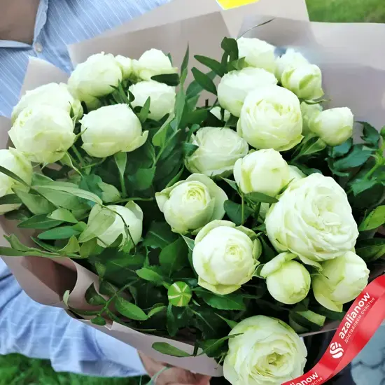 Букет из 5 белых кустовых пионовидных роз от AzaliaNow, 