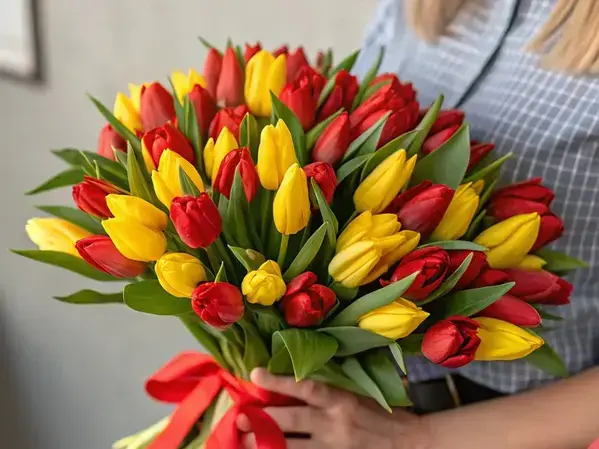 Тюльпаны на 8 марта, доставка от AzaliaNow