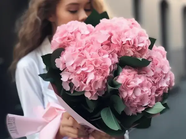 Гортензия - в саду и в букетах