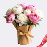 Маленькое фото 1: Букет из 9 пионов микс в крафте