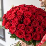 Маленькое фото 2: Букет из 51 красной розы без упаковки