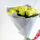 Маленькое фото 2: Букет из 25 белых роз «Смысл»