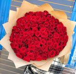 Фото флориста 1: Акция! Огромный шикарный букет из 101 малиновой розы