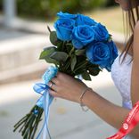Маленькое фото 1: Букет из 7 синих роз с лентой, 50 см, Россия