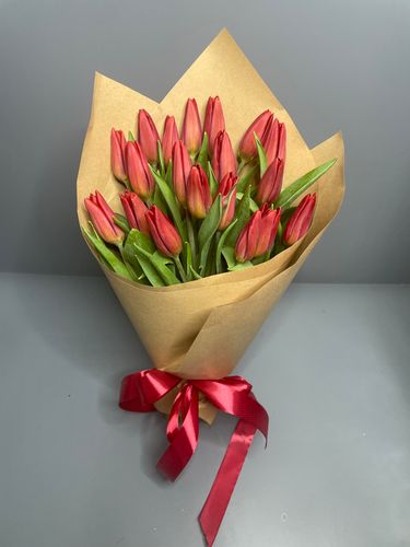 Фото флориста 1: Бордовые тюльпаны