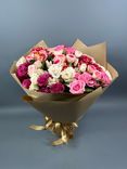 Фото флориста 5: Букет из 39 роз микс в крафте