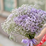 Маленькое фото 2: Букет из 5 сиреневых гипсофил с фиолетовой лентой