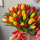 Маленькое фото 2: 101 красный и желтый тюльпан, Россия