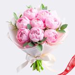 Маленькое фото 1: Букет из 9 розовых пионов и эвкалипта в крафте