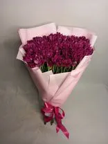 Фото флориста 3: Букет из 15 кустовых малиновых хризантем в розовой пленке