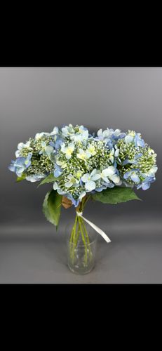 Фото флориста 4: Искусственные цветы на кладбище