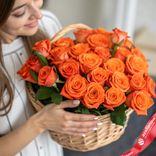 Маленькое фото 1: Букет из 35 оранжевых роз в корзине, 50 см , Россия