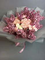 Фото флориста 1: Букет из роз, гвоздик, гортензии и сирени «Вкусный зефир»