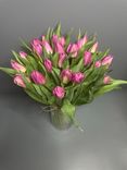 Фото флориста 1: 25 фиолетовых тюльпанов, Россия