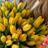 Маленькое фото 3: Букет из 50 желтых тюльпанов, Россия