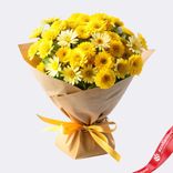 Маленькое фото 1: Букет из 9 желтых кустовых хризантем в крафте с лентой, Голландия