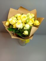 Фото флориста 2: Букет из 11 кустовых пионовидных желтых роз