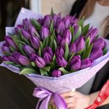 Маленькое фото 2: Букет из 55 фиолетовых тюльпанов