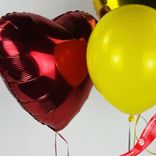Маленькое фото 4: Композиция из 3 шаров с гелием, красный, желтый, золотой