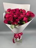 Фото флориста 2: Букет из 9 кустовых пионовидных красных роз