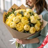 Маленькое фото 1: Букет из 35 желтых пионов в крафте, Голландия