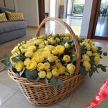 Маленькое фото 1: Букет из 155 желтых пионов с эвкалиптом в корзине, Голландия