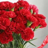 Маленькое фото 4: Букет из 30 красных гвоздик