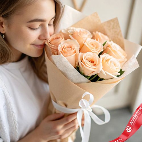 Букет из 9 персиковых роз в крафте