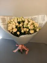 Фото флориста 3: Акция! Букет из 19 кустовых белых роз «Скучаю по тебе»