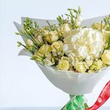 Маленькое фото 2: Акция! Букет из белых роз, лизиантусов и гортензии «Белоснежный»