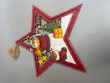 Фото флориста 1: Украшение подвесное Звезда, H32,5x32см (дерево), в асс., красный/зеленый