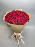 Фото флориста 5: Букет из 35 красных роз в крафте