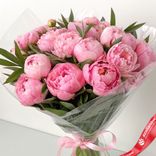 Маленькое фото 2: Букет из 30 ярко-розовых пионов в пленке