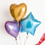 Маленькое фото 1: Композиция из 3 шаров с гелием, 1 голубая звезда и 2 сердца