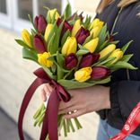 Маленькое фото 1: 19 красно-желтых тюльпанов