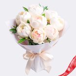 Маленькое фото 1: Букет из 9 белых пионов в крафте