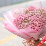 Маленькое фото 2: Букет из 5 розовых гипсофил в розовой пленке
