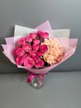 Фото флориста 5: Акция! Букет из розовых роз, гортензии, эвкалипта «Желаю тебе»