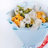 Маленькое фото 2: Акция! Букет из роз, тюльпанов, альстромерий, гвоздик «Солнце в облаках»