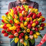 Маленькое фото 1: Букет из 400 красно-желтых тюльпанов, Россия