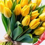 Маленькое фото 3: Букет из 20 желтых тюльпанов, Россия