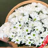 Маленькое фото 2: Букет из 39 хризантем в корзине