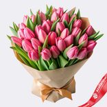 Маленькое фото 1: Букет из 33 розовых тюльпанов в крафте