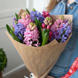 Маленькое фото 1: Букет из 15 гиацинтов в крафте