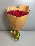 Фото флориста 1: Акция! Букет из 25 красных роз в крафте
