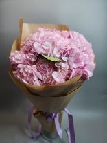 Фото флориста 2: Букет из 5 розовых гортензий в крафте
