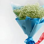 Маленькое фото 2: Букет из 15 белых гипсофил в голубой пленке