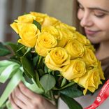 Маленькое фото 2: Акция! 13 желтых роз 60 см, Россия