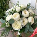 Маленькое фото 2: Букет из 11 белых пионовидных роз