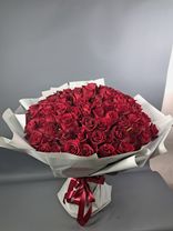 Фото флориста 1: Букет из 101 красной розы в серой пленке